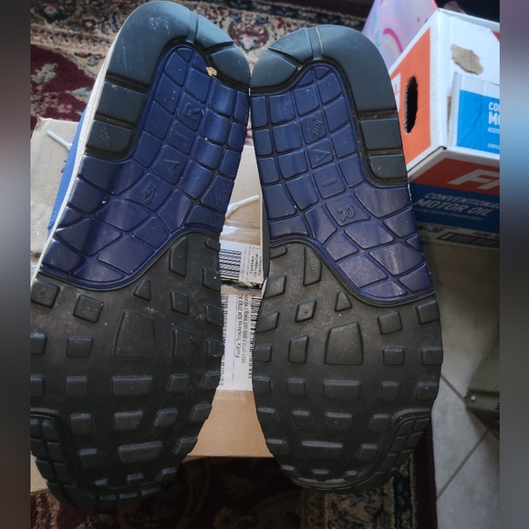 Mens size 9 Air max - Picture 6 of 6